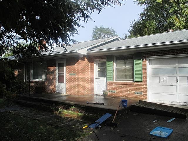 1st image of 2464 Howard Ave NE
