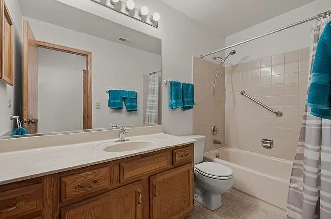 901 Persimmon Ln #D — Photo 9