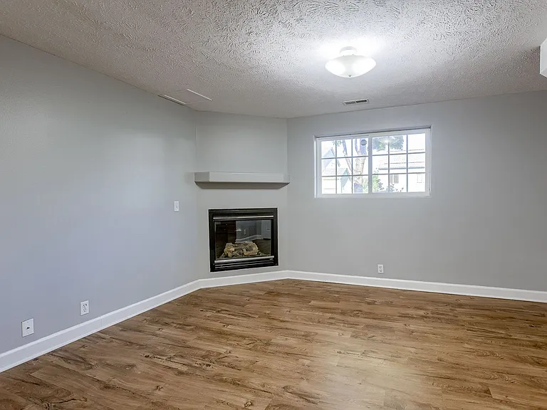 7333 S 183rd St — Photo 20