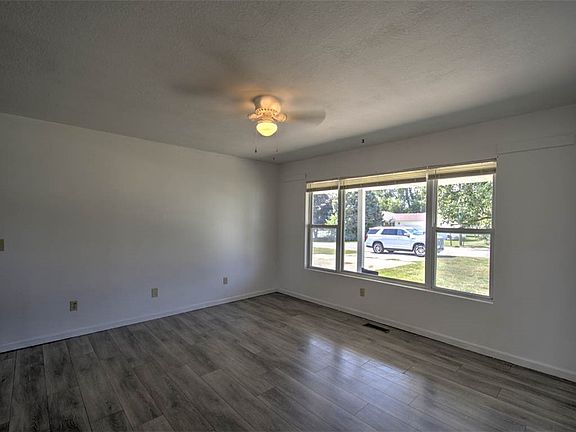 5th image of 514 Debbie Dr