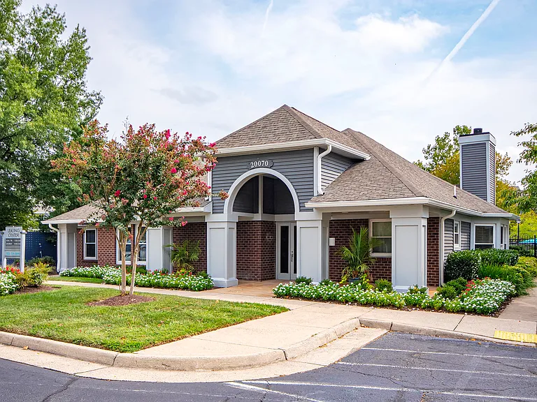Saddle Ridge Apartments — Photo 16