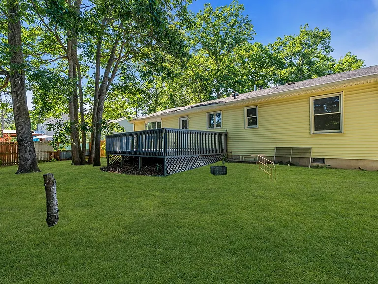 2556 Woodland Rd — Photo 36