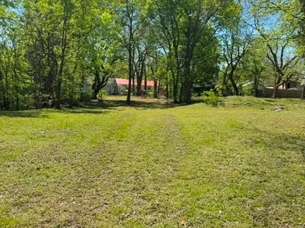 511 W 9th St, Ada, OK 74820