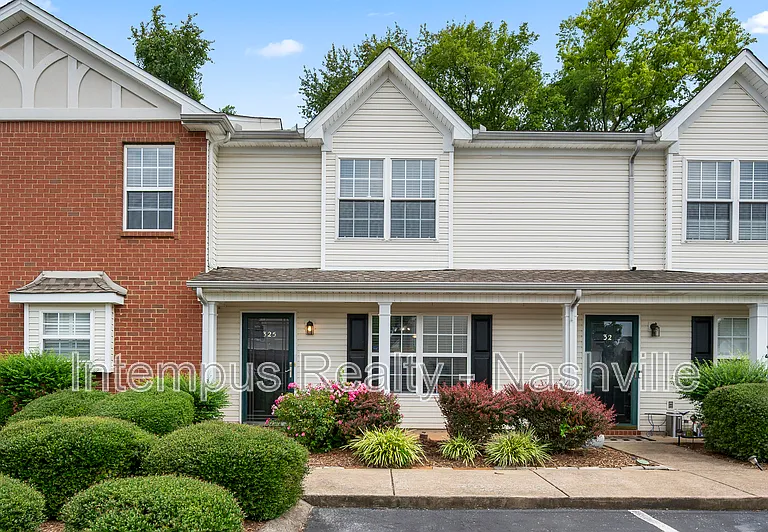 325 Shoshone Pl — Photo 1
