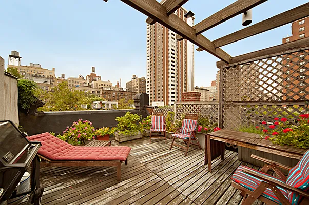 Rented by CORE | media 9