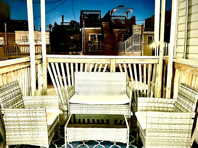 1710 Marshall St — Photo 8