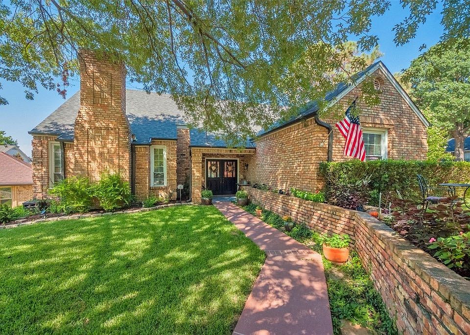 1st image of 102 Aurora Cir