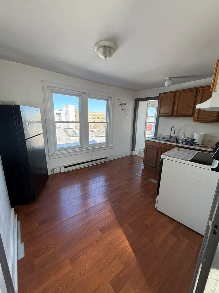 2 bed, 2698 sqft, $1,300 — Photo 4