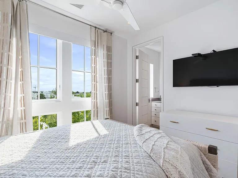 74 Governors Ct — Photo 11