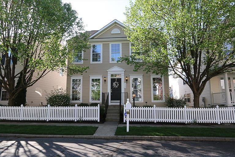 1st image of 7237 Mariemont Cres