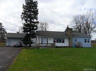 5994 Robinson Rd, Lockport, NY 14094