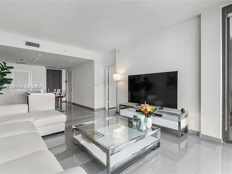 68 SE 6th St #CU-2306 — Photo 11
