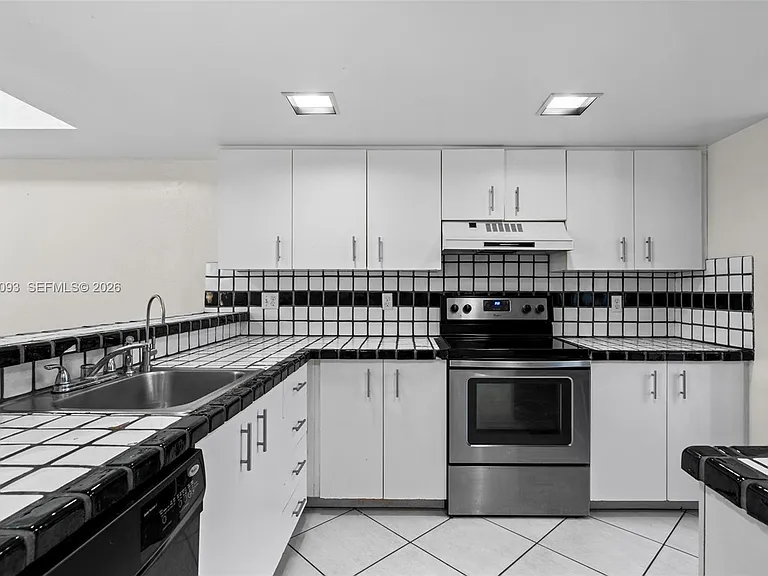 4241 SW 71st Way #4241 — Photo 5