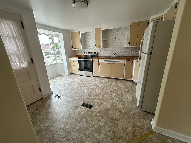 849 Wilson St — Photo 3