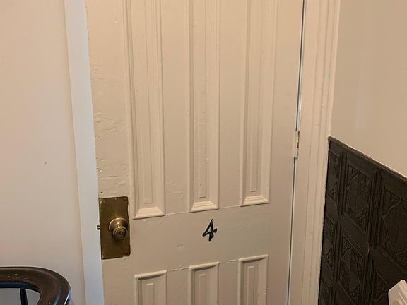 2nd image of 401 W Jackson St APT 4