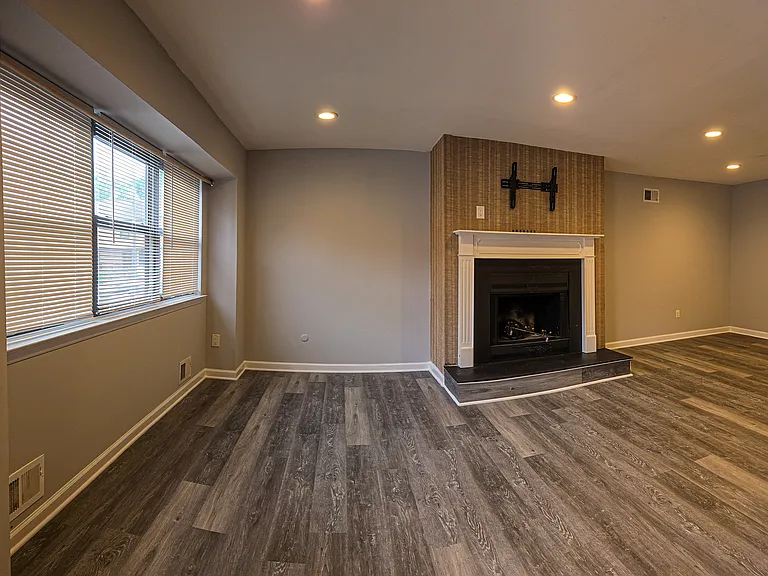 305 Merrywood Dr — Photo 2
