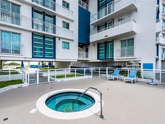 5th image of 7600 Collins Ave #4