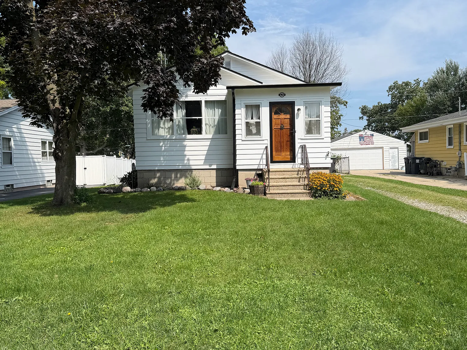 2 bed, 898 sqft, $1,200 — Photo 2