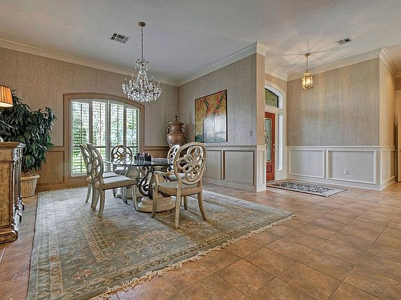 3rd image of 3818 Southlake Dr