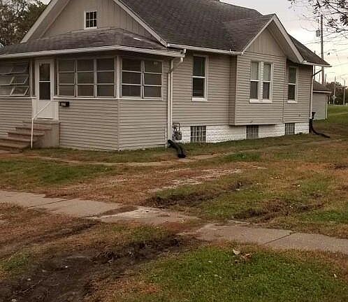 2nd image of 825 48th Ave
