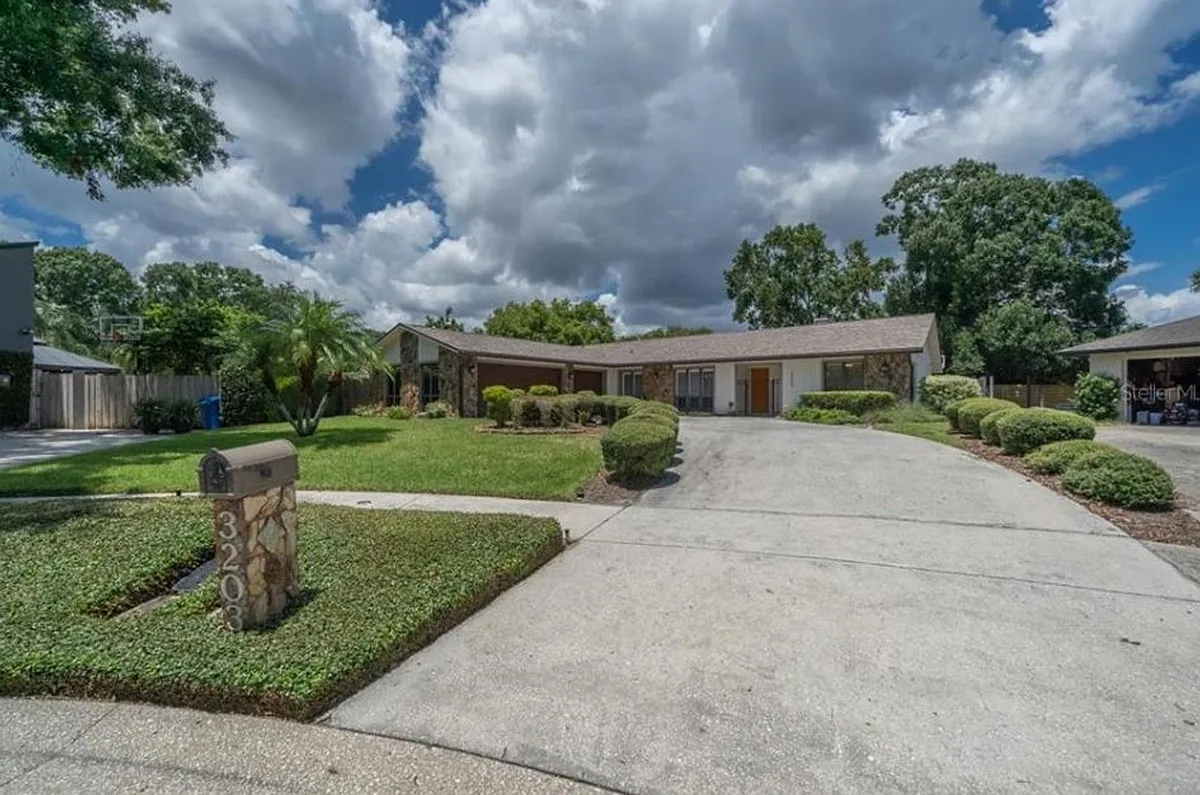 Building Photo - 3203 Stoneybrook Ln