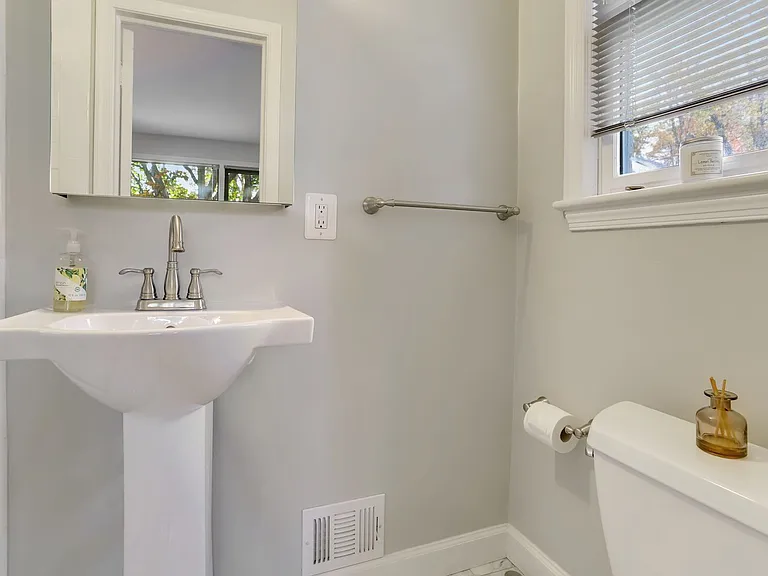 2700 N Dinwiddie St — Photo 29