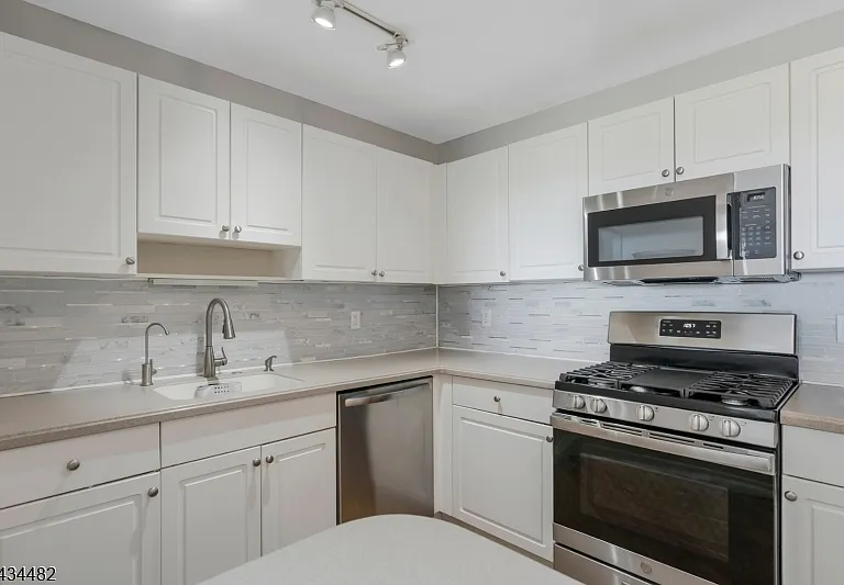 1636 King Ct — Photo 1