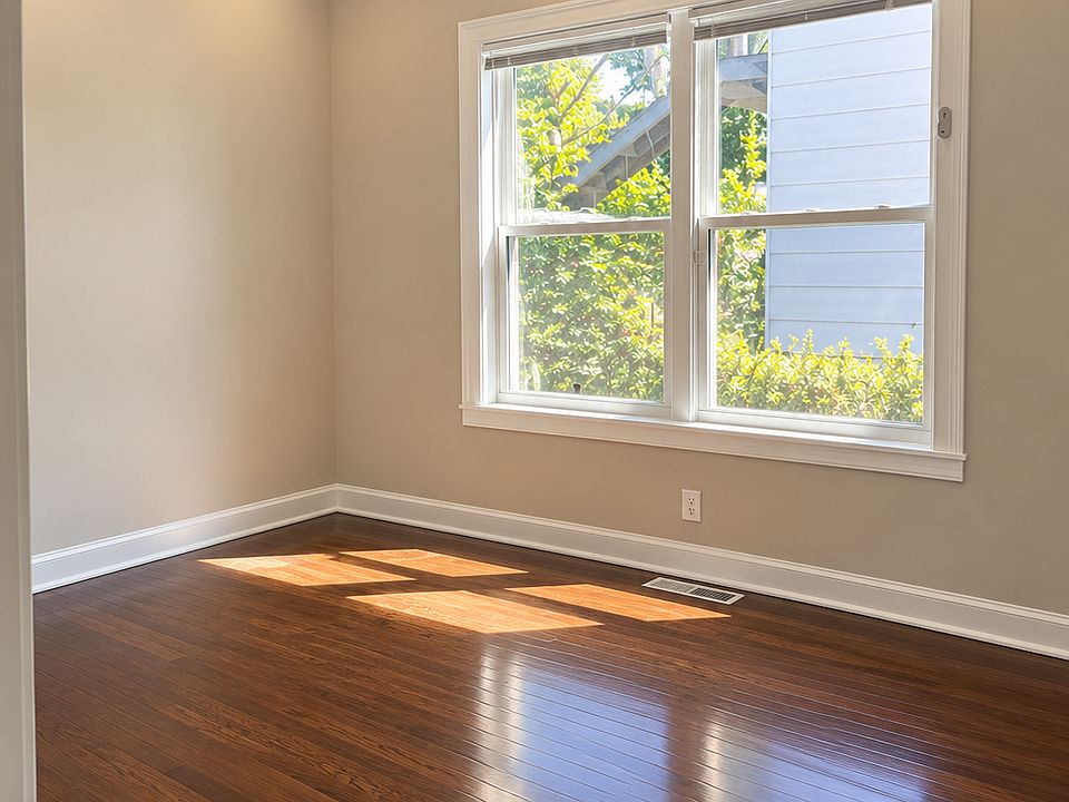 1st image of 1465 S Gordon St SW APT 3