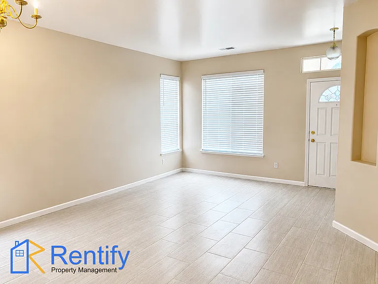 404 Windsor Park Dr — Photo 5
