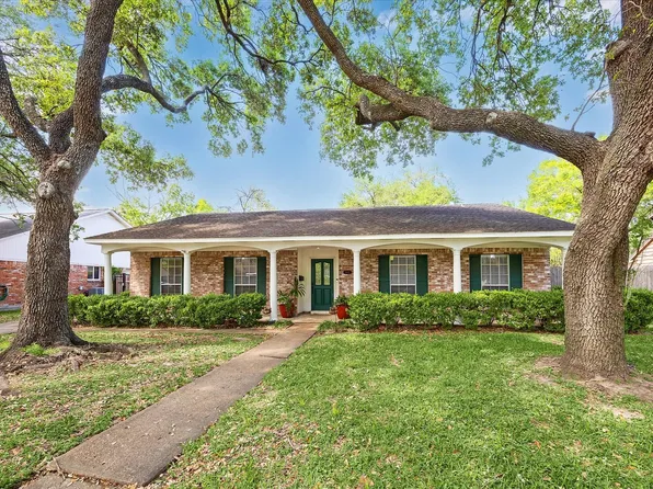 7802 Bellerive Dr, Houston, TX 77036
