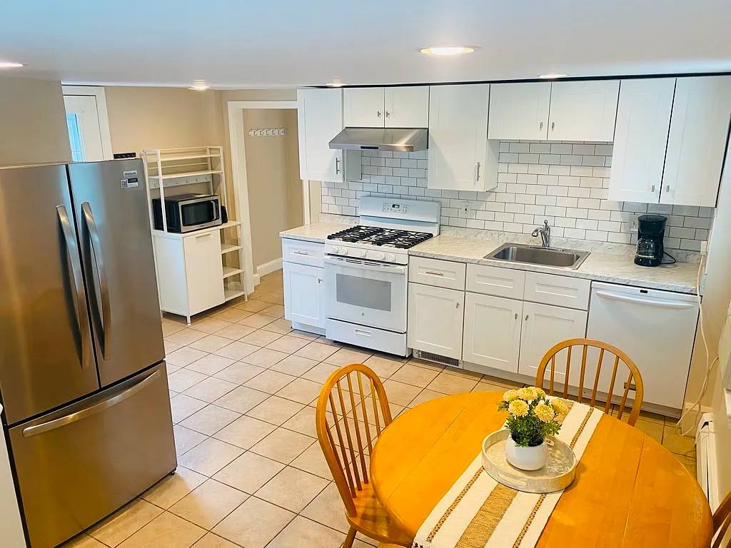 2 bed, 1.5 bath, $3,100 — Photo 2