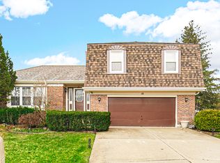 10 Newtown Ct W, Buffalo Grove, IL 60089