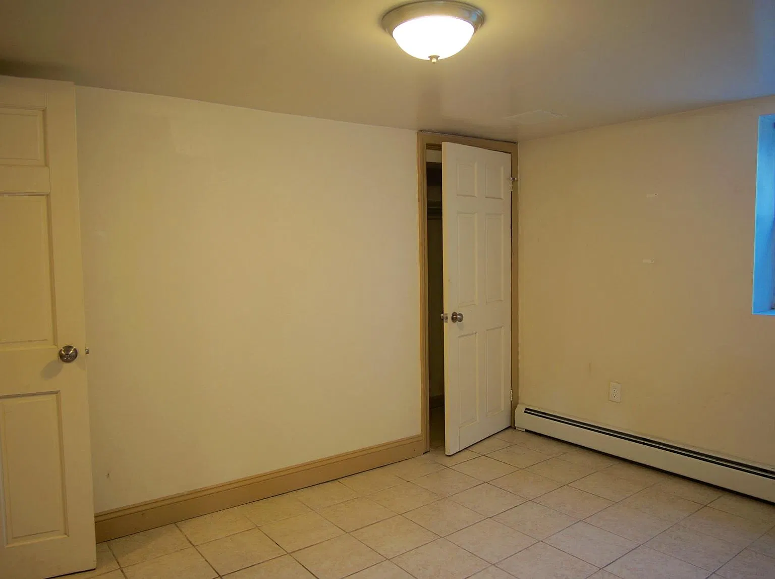 5 bed, 1.5 bath, 1600 sqft, $3,000 — Photo 2