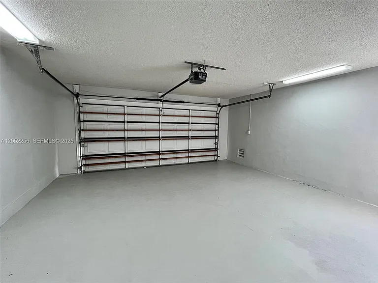 240 SE 7th St — Photo 11