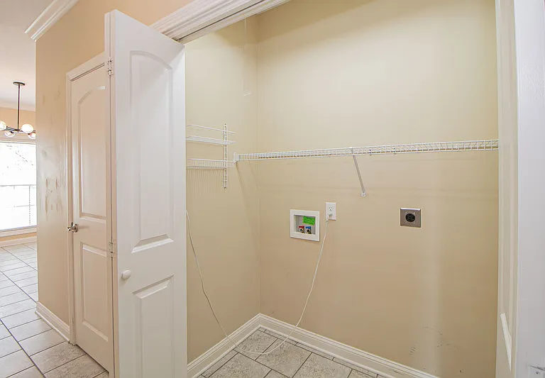 809 Carousel Ct — Photo 14