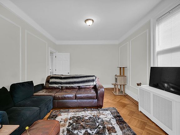 3rd image of 14 Britton St Floor 2