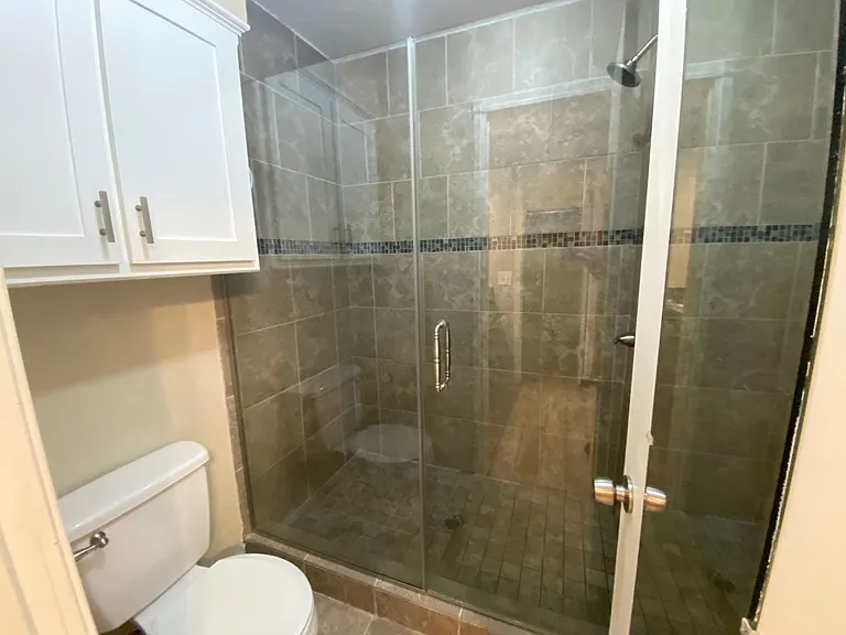 2433 Shady Tree Ln — Photo 22