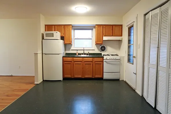 Rented by The Agency Brooklyn Park Slope | media 3