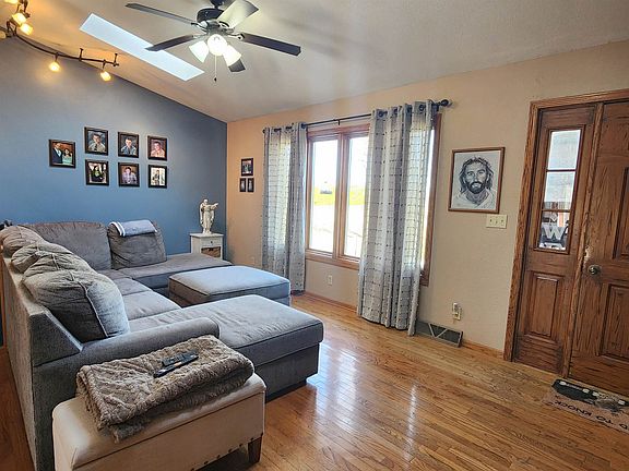 3rd image of 8 John F Kennedy Rd