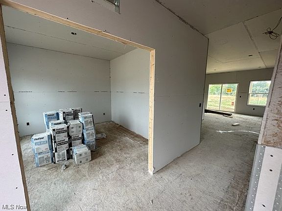 5th image of 3066 McIntosh Dr NE