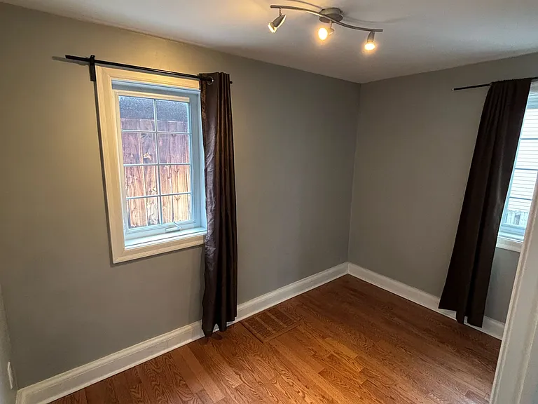 241 Bradley Ave — Photo 12