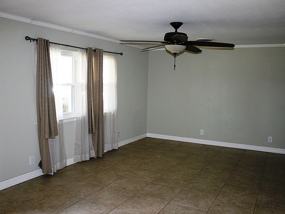 3rd image of 1205 Pecan Dr