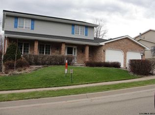 2937 Wilderness Dr, Dubuque, IA 52001