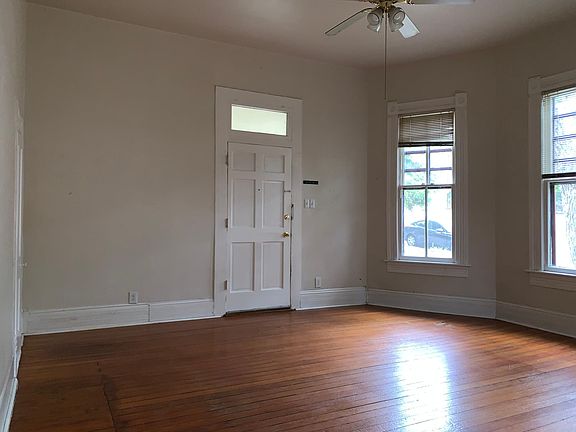 4th image of 136 E Craig Pl #2