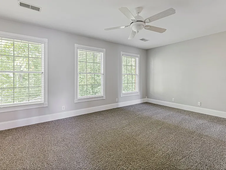 604 Clayborne Ct — Photo 29