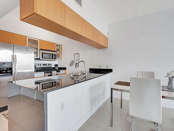 5th image of 1750 N Bayshore Drive #4810