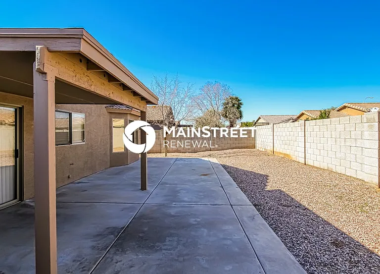 8818 W Loma Ln — Photo 16
