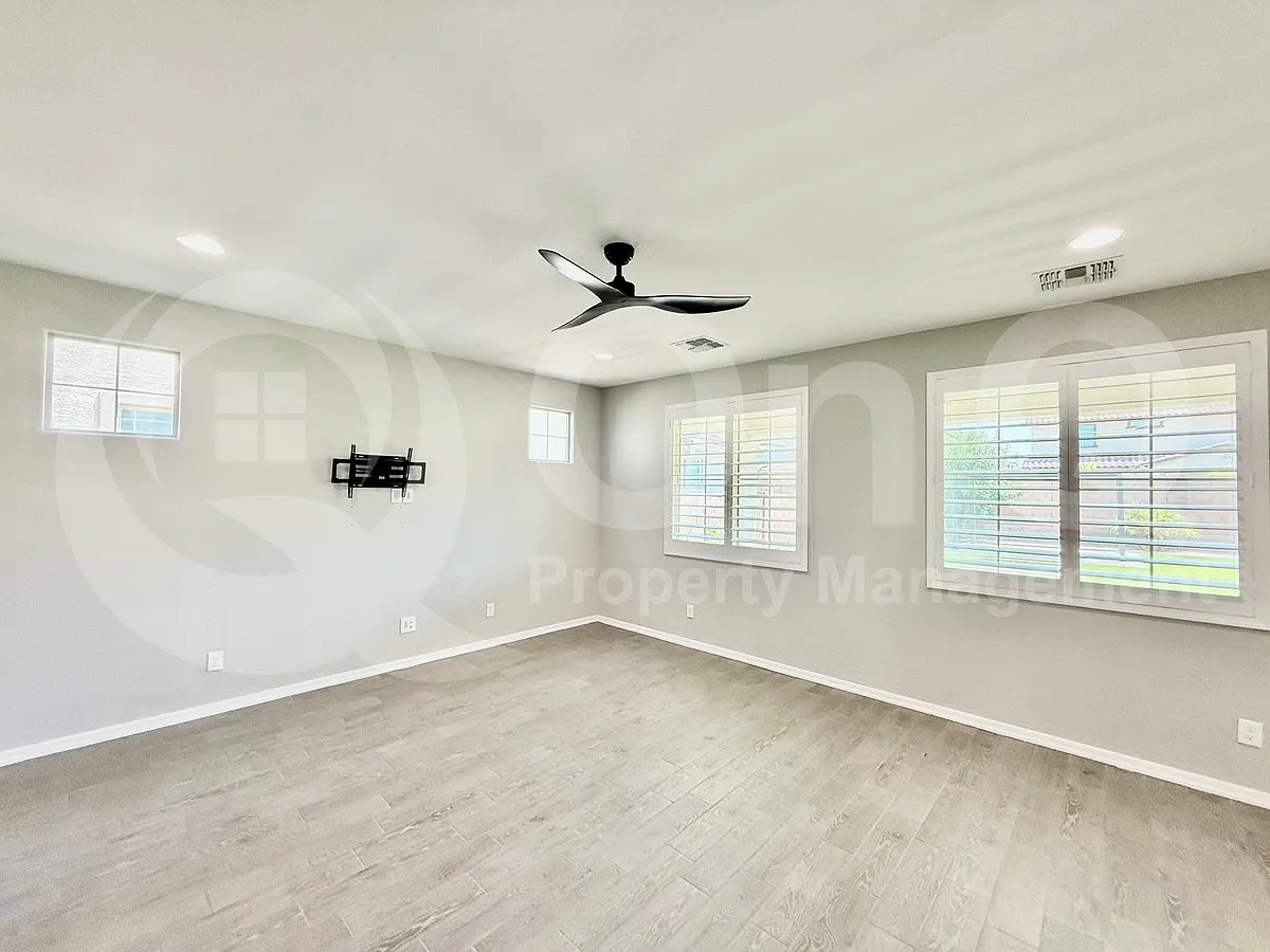 4 bed, 3.0 bath, 2358 sqft, $3,200 — Photo 4