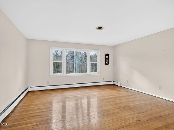 5th image of 54 Normanside Drive