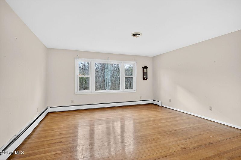5th image of 54 Normanside Drive